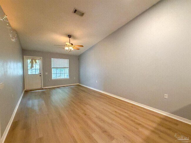 Building Photo - 8005 Stonebrook Dr