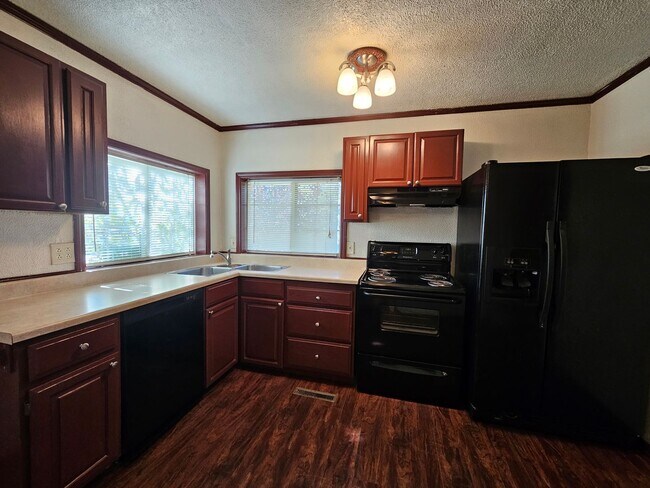 Building Photo - Studio Home Knotty Pine Cottage