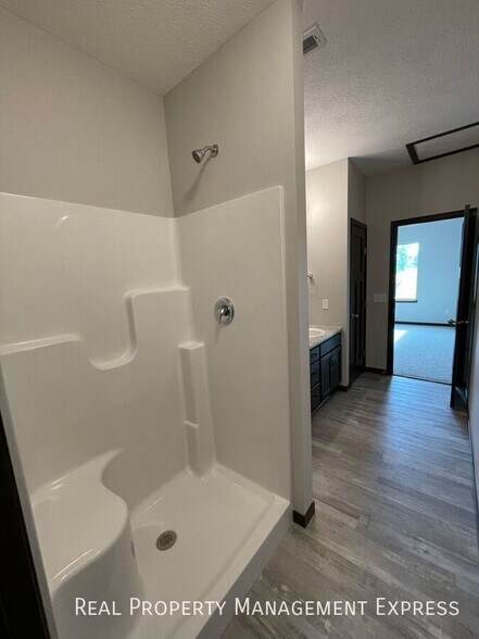 Building Photo - 3 Bed 2.5 Bath Townhome in West Sioux Falls