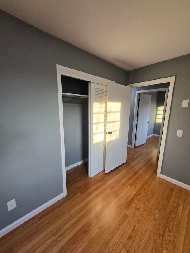 Building Photo - Charming 3-Bedroom, 2-Bathroom Brick Home for Rent