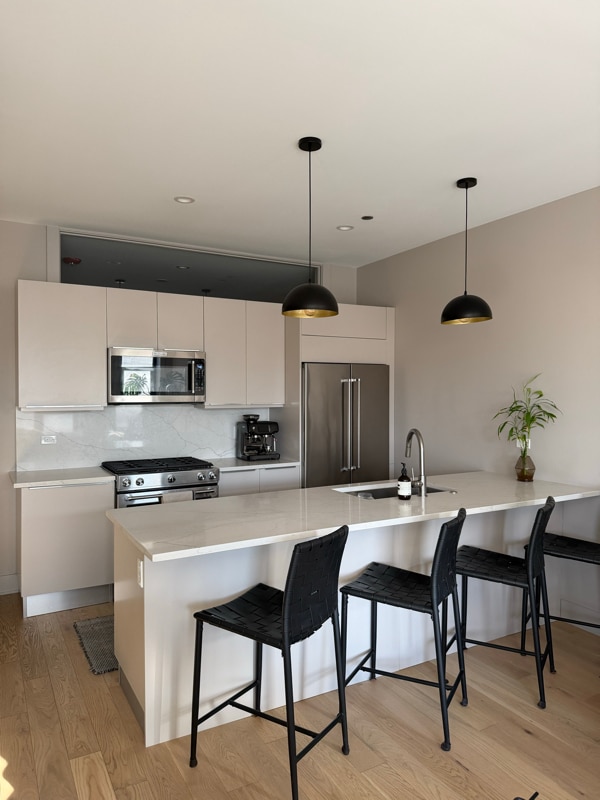 Building Photo - 1335 N Western Ave