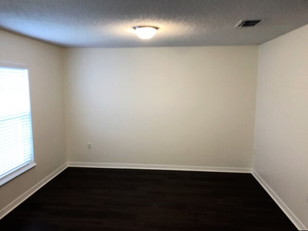 Building Photo - 5523 Ashleigh Park Dr