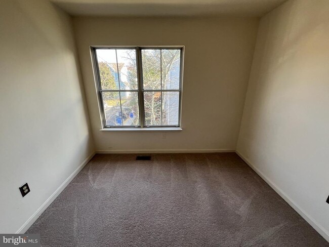 Building Photo - 18002 Sunset Lake Ct