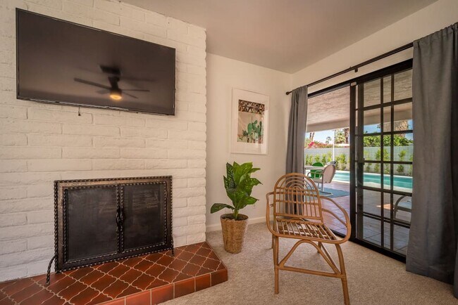 Building Photo - Luxury Mid-Century Retreat in the Heart of...