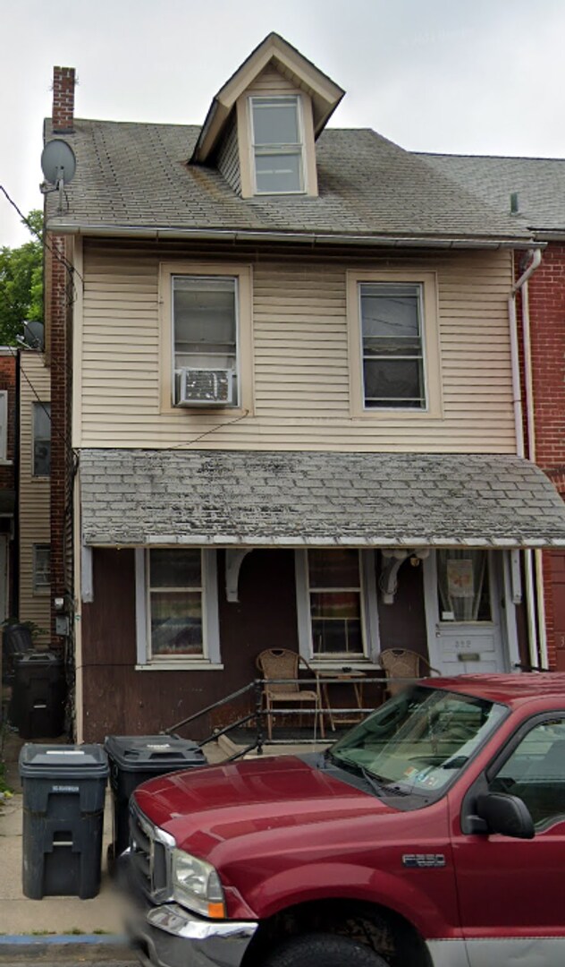 Building Photo - 322 N 14th St