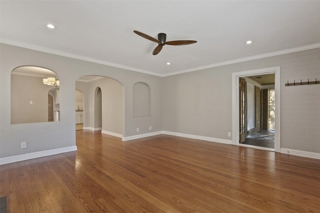 Building Photo - 7115 La Vista Dr