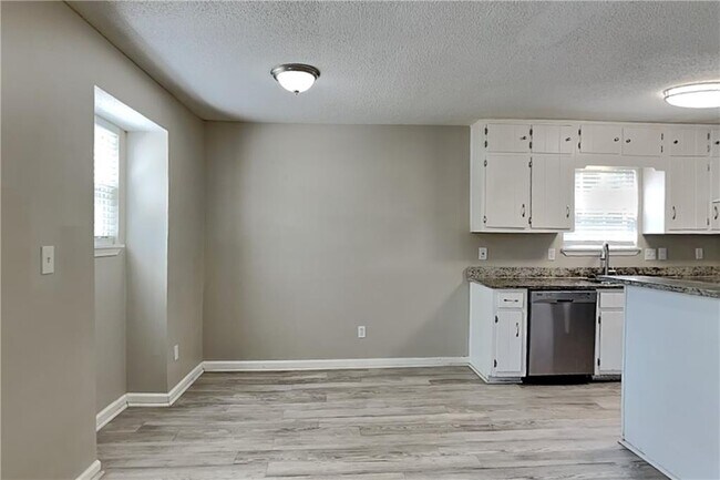 Building Photo - 4956 W Ridge Dr