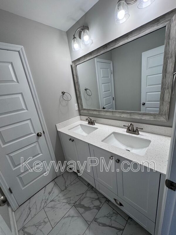 Building Photo - 334 Sumac Trail