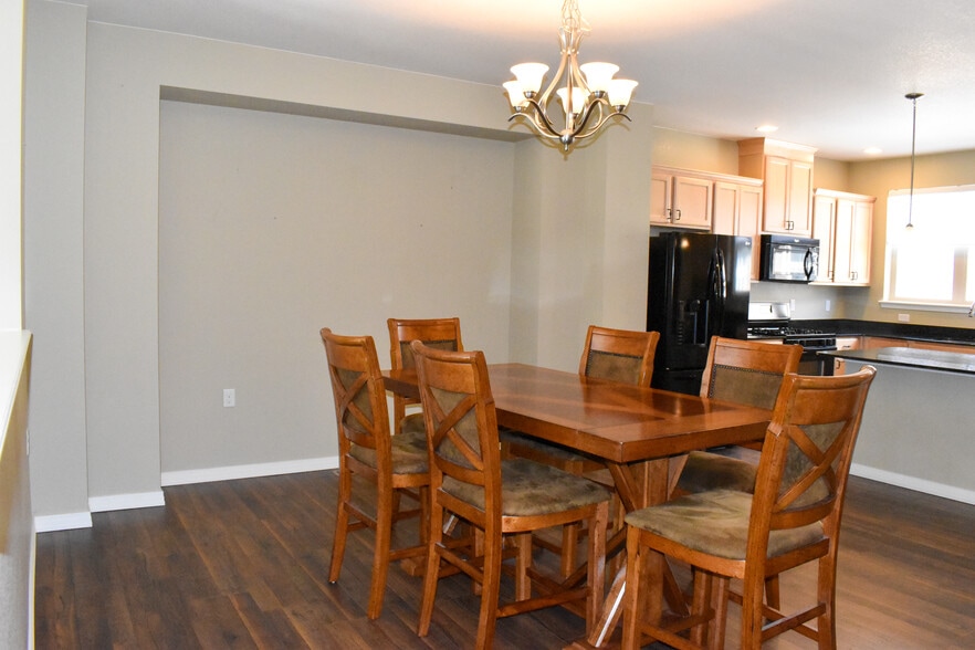 Dining Room - 684 Mason St