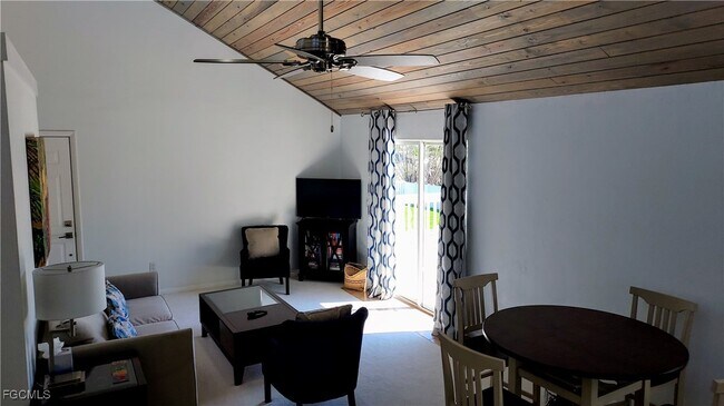 Building Photo - 140 Estrellita Dr