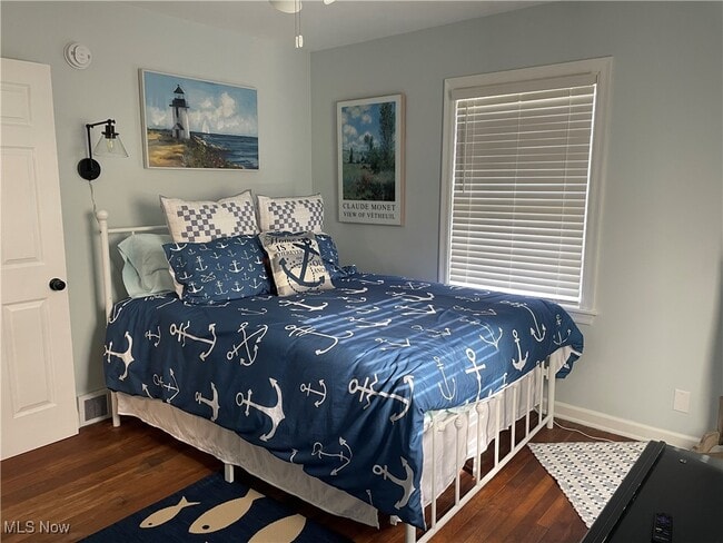 Building Photo - 2542 W 8th St