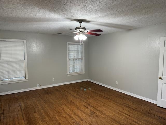 Building Photo - 1018 E Waco Ave