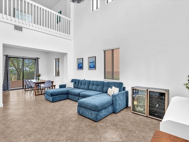 Building Photo - 2414 Venetian Way