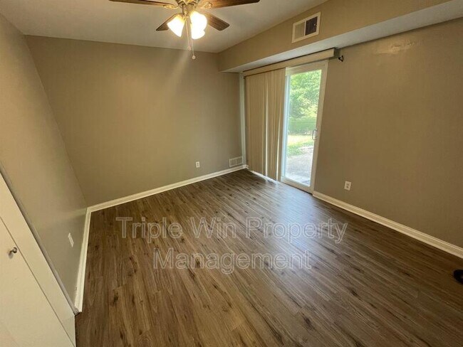 Building Photo - 411 Far Hill Dr