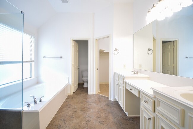 Building Photo - 1511 Eden Meadows Dr
