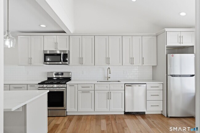 Building Photo - 193 Cypress Rd