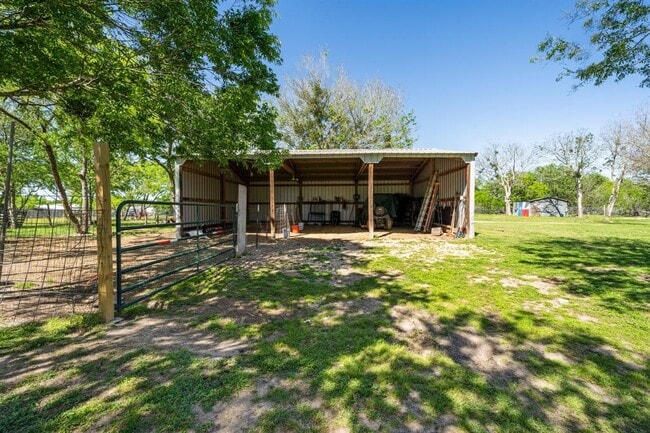 Building Photo - 381 FM86