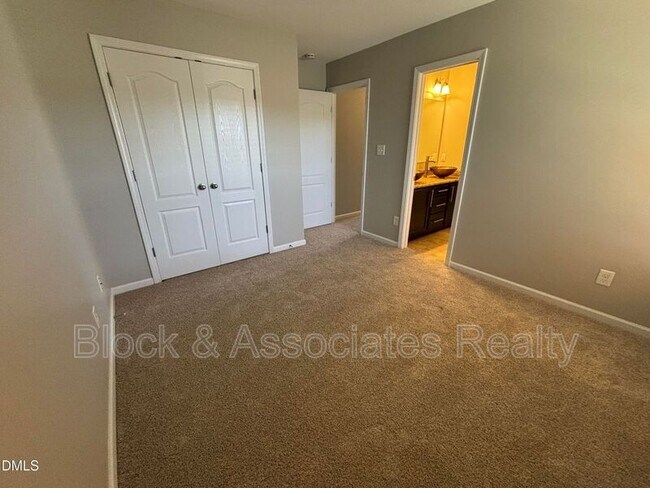 Building Photo - 438 Roanoke Dr