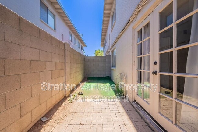 Building Photo - 4114 E Calle Redonda