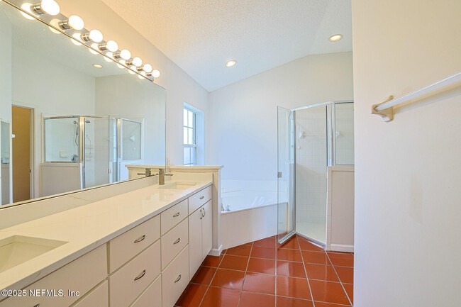 Building Photo - 1561 Stonebriar Rd