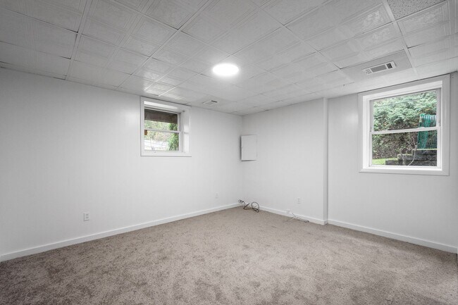 Building Photo - 230-228 Universal Rd