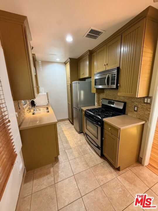 Building Photo - 1011 Pearl St