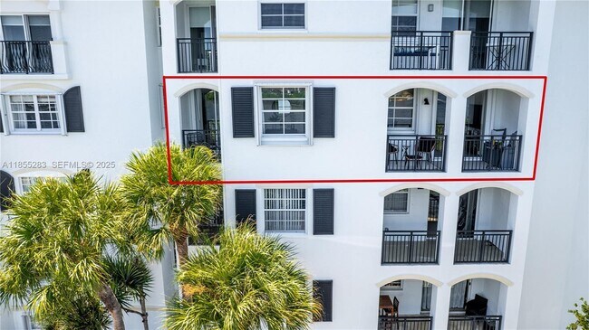 Building Photo - 3255 NE 184th St