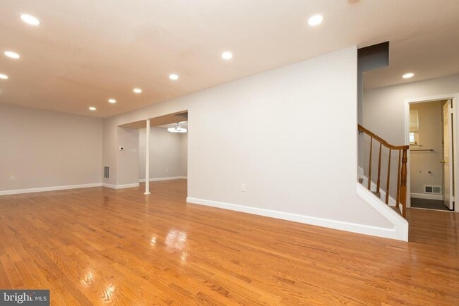 Building Photo - 9004 Roundleaf Way