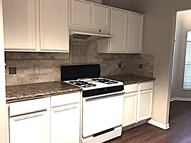 Building Photo - 15515 Elm Leaf Pl