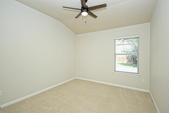 Building Photo - 401 King Eider Ln