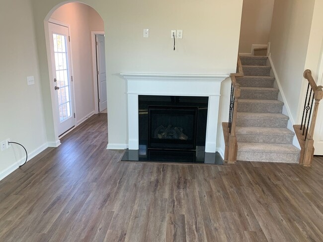 Building Photo - Resort life for your family in the Palisades!