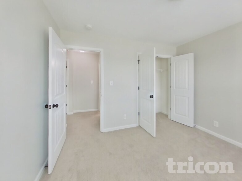 Building Photo - 1073 Castlerock Dr