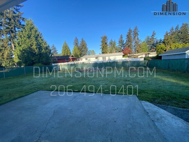 Building Photo - Ready to Move in Refreshed Ramber!