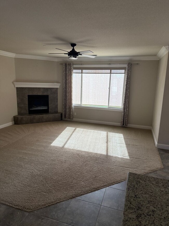 Building Photo - 3-bedroom, 2-bathroom home located in the ...