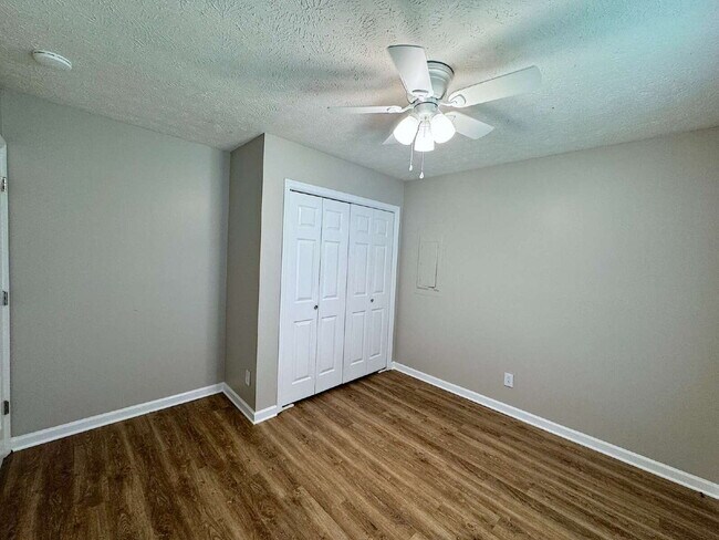 Building Photo - Beautiful Three Bedroom Home!