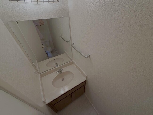 Building Photo - 1662 Parkside Dr