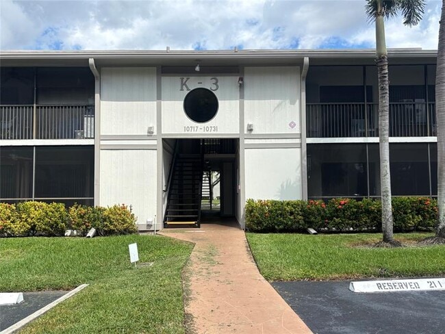 Building Photo - 10727 W Clairmont Cir