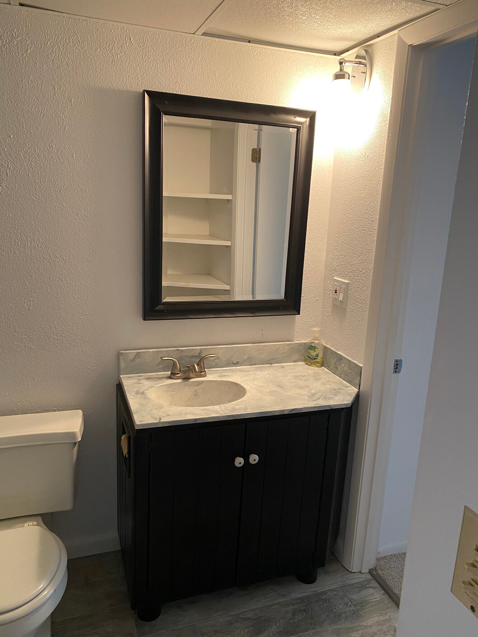 Building Photo - 160 N Lakeview Dr