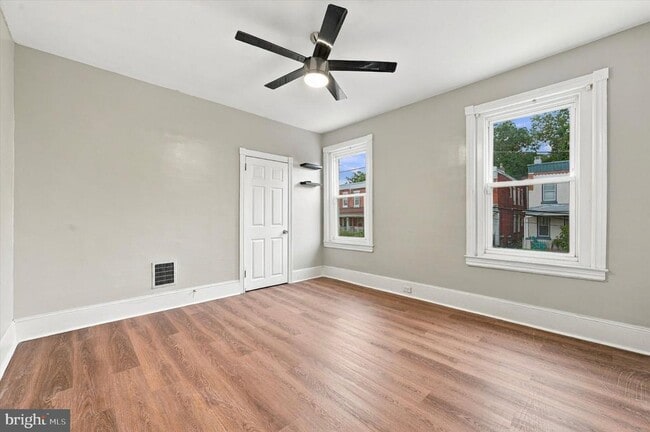 Building Photo - 586 Martin St