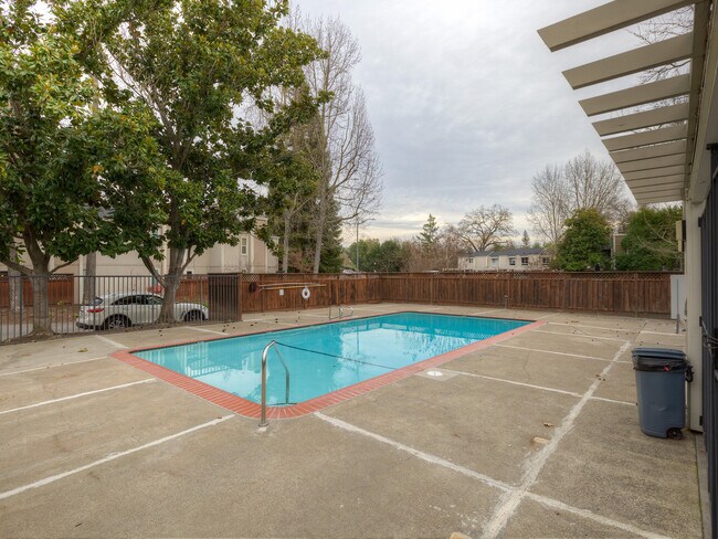 Building Photo - Wonderful 3 Bedroom, 2.5 bath, Updated Townhouse, in Danville!