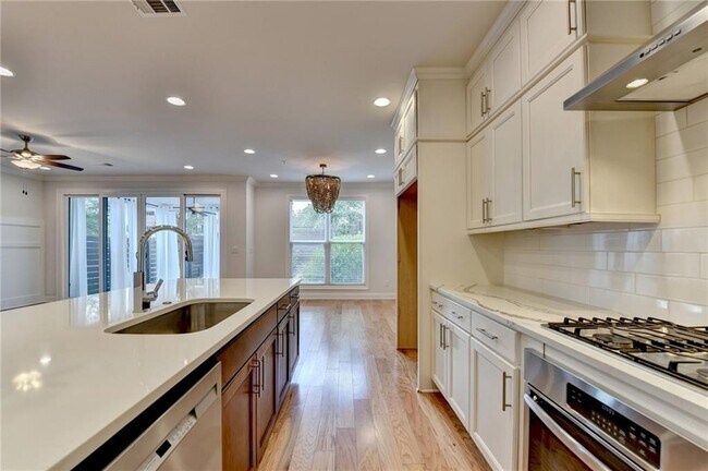 Building Photo - 341 Bailey Walk