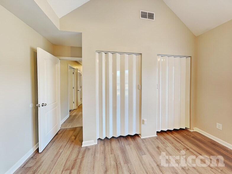 Building Photo - 5911 Dunn Rd