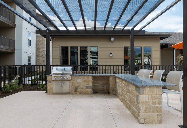 Building Photo - 1501 W Howard Ln