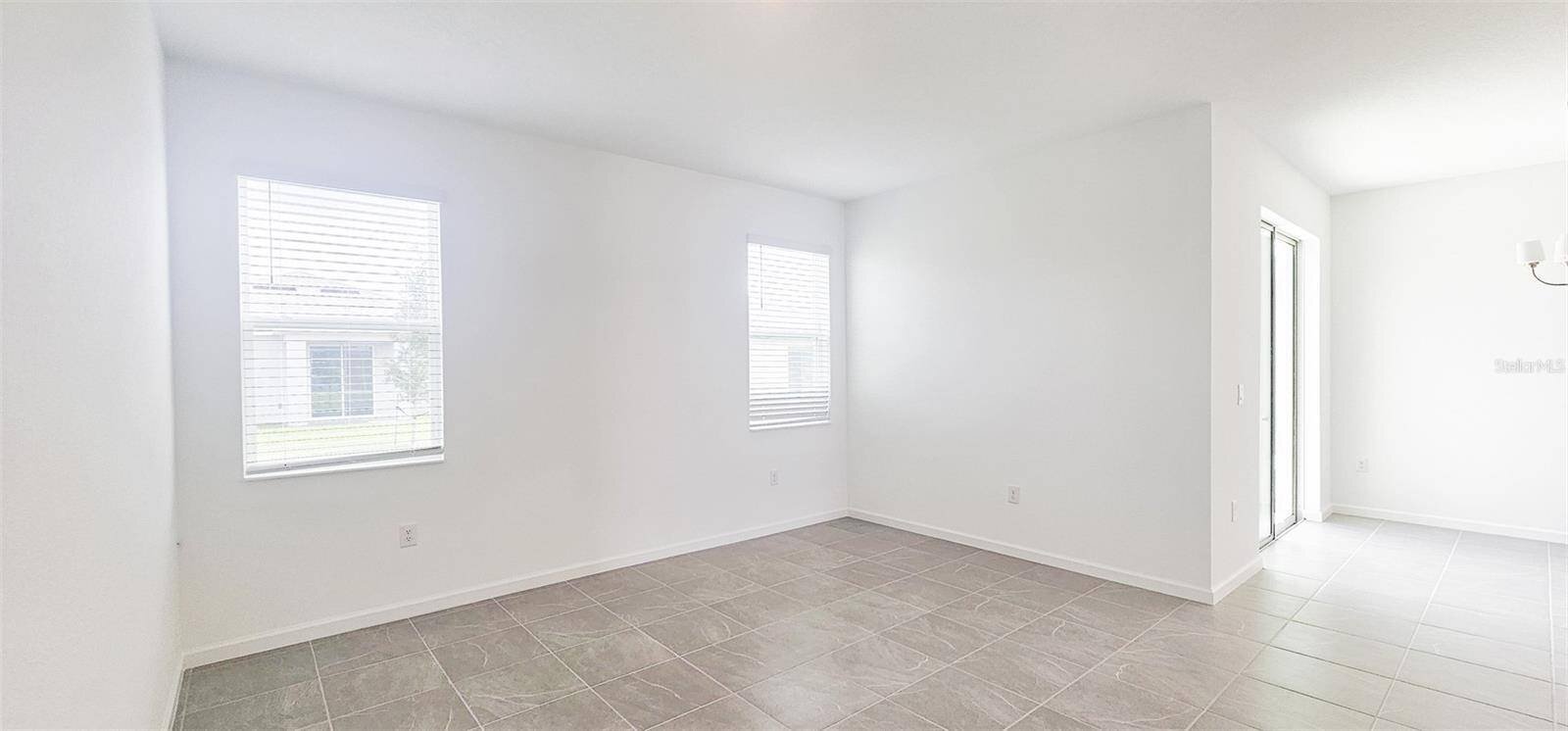Building Photo - 429 Silver Palm Dr