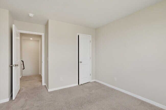 Building Photo - Spacious 4BR/2.5BA Home in El Reno — 2,213 Sq Ft, Move-In Ready