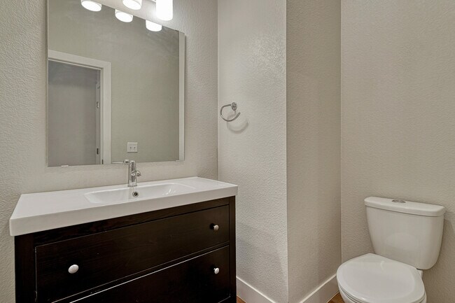 Building Photo - 534 S Lincoln St