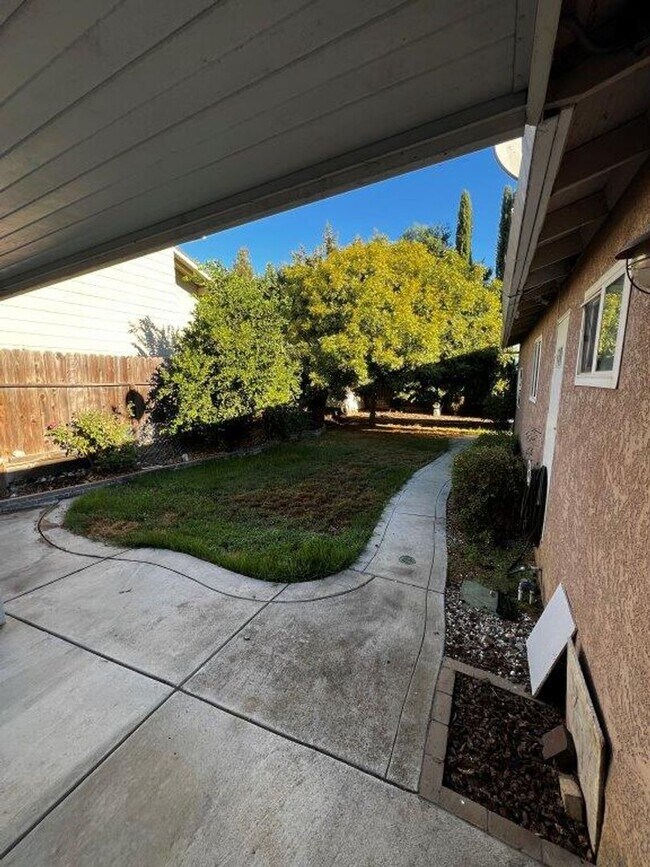 Building Photo - Beautiful Home in Southwest Woodland Cul-d...