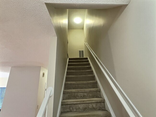 Building Photo - 7 Preakness Dr
