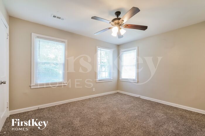 Building Photo - 1854 Oakmont Dr NW