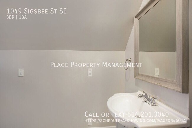 Building Photo - 1049 Sigsbee SE - Gorgeous 3 bedroom house!